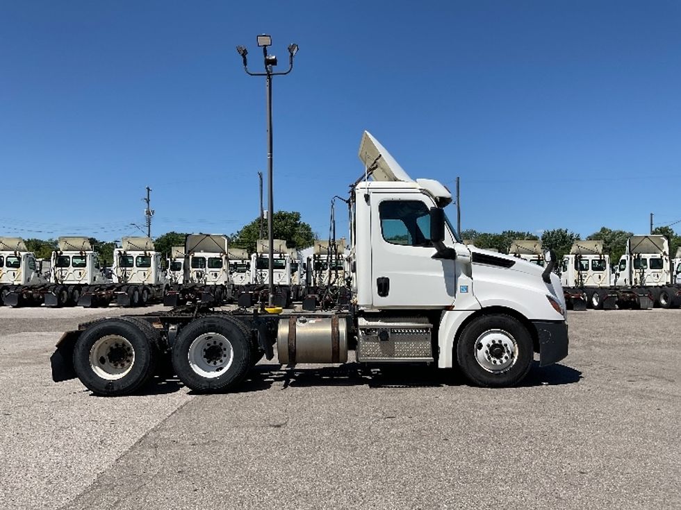 Day Cab Tractor-Heavy Duty Tractors-Freightliner-2019-T12664ST-Lansing-MI-444,872\n\t\tmiles-$ 41,500 - Image 8