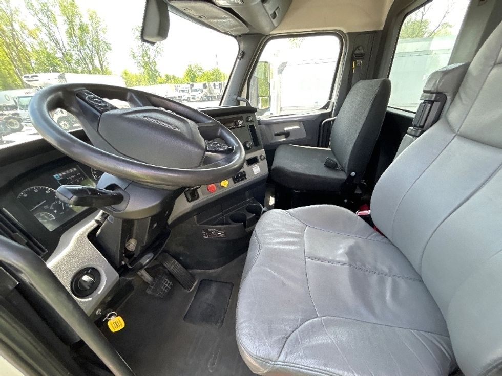 Day Cab Tractor-Heavy Duty Tractors-Freightliner-2019-T12664ST-Lansing-MI-471,592\n\t\tmiles-$ 36,000 - Image 10
