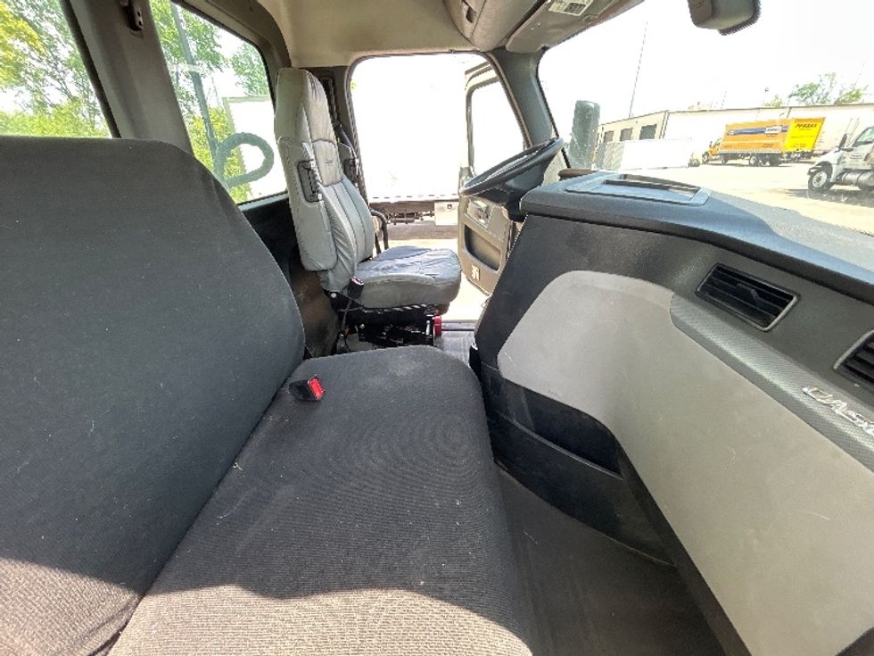 Day Cab Tractor-Heavy Duty Tractors-Freightliner-2019-T12664ST-Lansing-MI-471,592\n\t\tmiles-$ 36,000 - Image 14