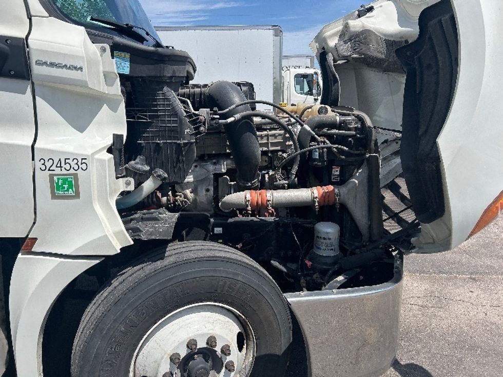 Day Cab Tractor-Heavy Duty Tractors-Freightliner-2019-T12664ST-Lansing-MI-471,592\n\t\tmiles-$ 36,000 - Image 15