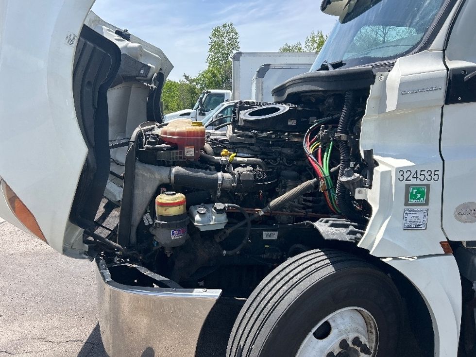 Day Cab Tractor-Heavy Duty Tractors-Freightliner-2019-T12664ST-Lansing-MI-471,592\n\t\tmiles-$ 36,000 - Image 16
