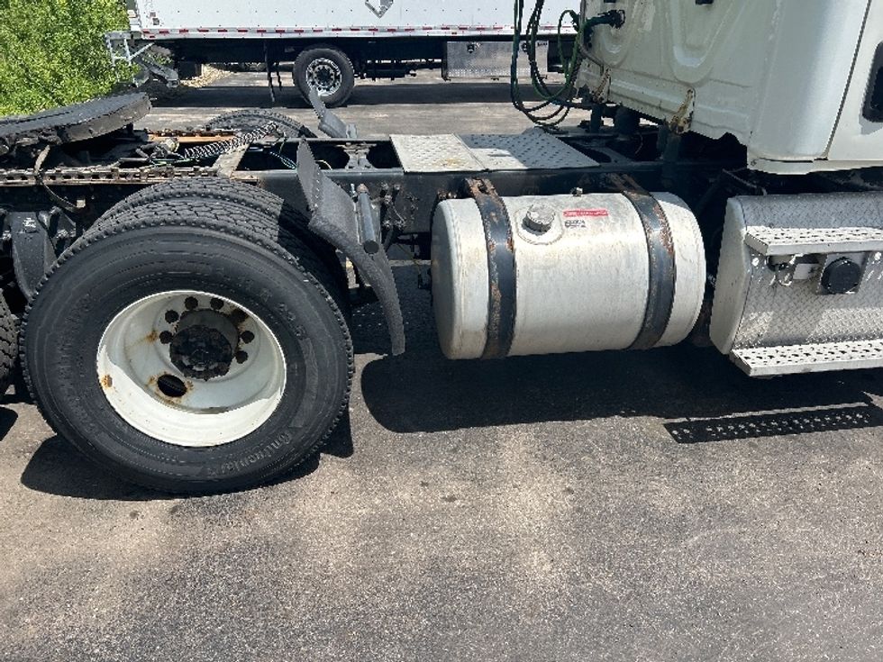 Day Cab Tractor-Heavy Duty Tractors-Freightliner-2019-T12664ST-Lansing-MI-471,592\n\t\tmiles-$ 36,000 - Image 18