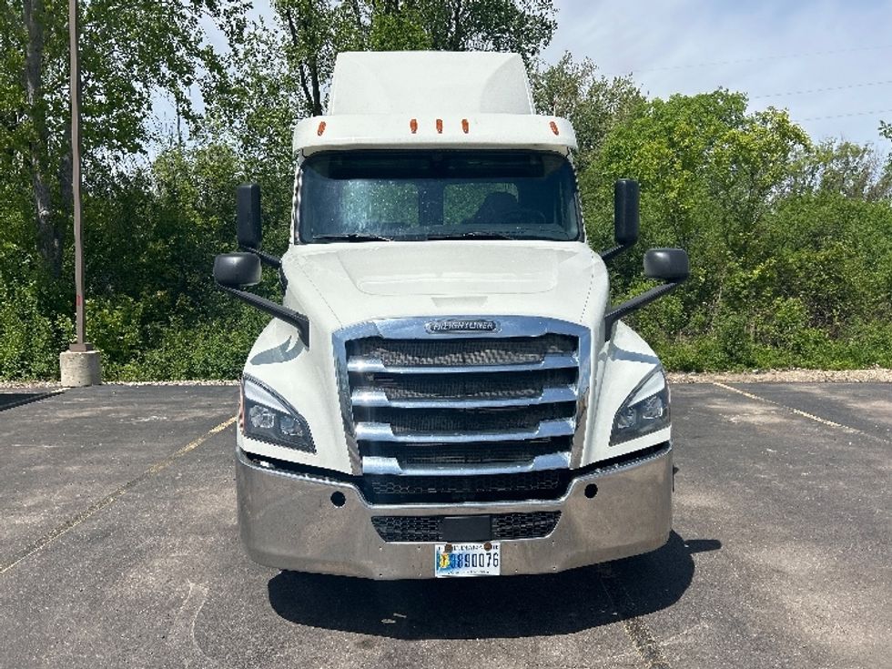 Day Cab Tractor-Heavy Duty Tractors-Freightliner-2019-T12664ST-Lansing-MI-471,592\n\t\tmiles-$ 36,000 - Image 2