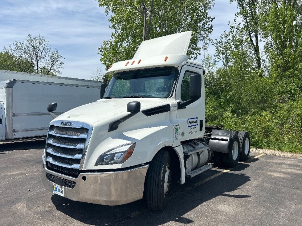 Day Cab Tractor-Heavy Duty Tractors-Freightliner-2019-T12664ST-Lansing-MI-471,592\n\t\tmiles-$ 36,000 - Image 3