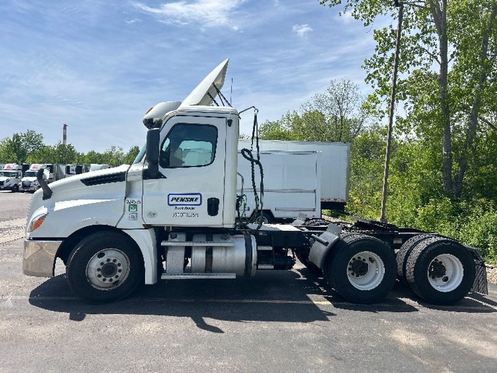 Day Cab Tractor-Heavy Duty Tractors-Freightliner-2019-T12664ST-Lansing-MI-471,592\n\t\tmiles-$ 36,000 - Image 4