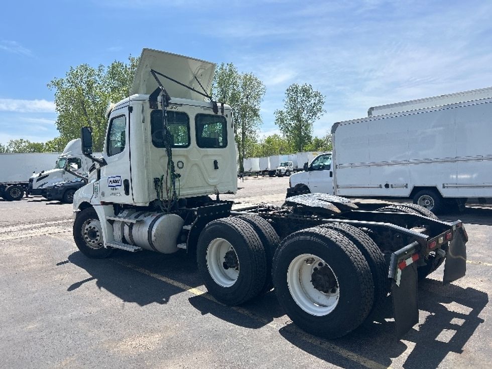 Day Cab Tractor-Heavy Duty Tractors-Freightliner-2019-T12664ST-Lansing-MI-471,592\n\t\tmiles-$ 36,000 - Image 5