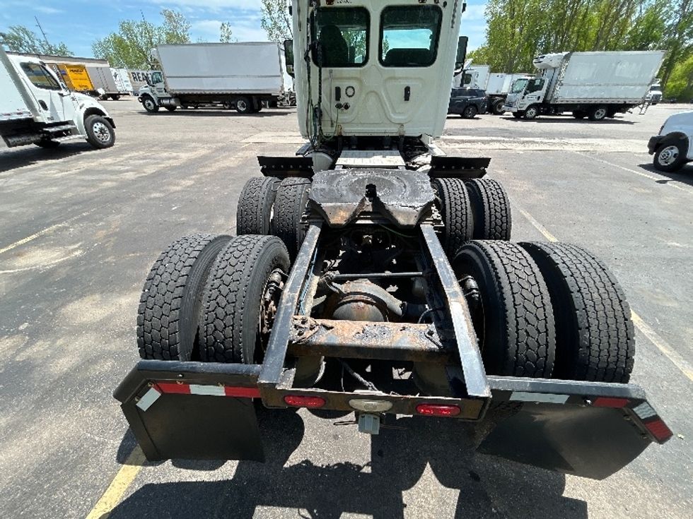 Day Cab Tractor-Heavy Duty Tractors-Freightliner-2019-T12664ST-Lansing-MI-471,592\n\t\tmiles-$ 36,000 - Image 6
