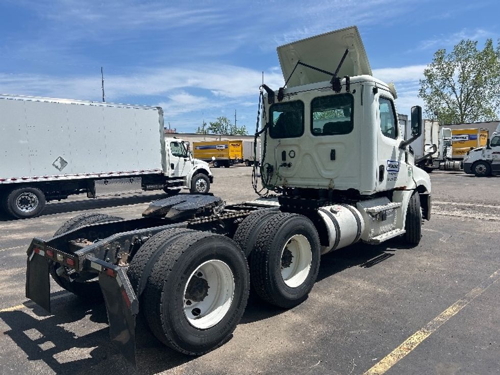 Day Cab Tractor-Heavy Duty Tractors-Freightliner-2019-T12664ST-Lansing-MI-471,592\n\t\tmiles-$ 36,000 - Image 7