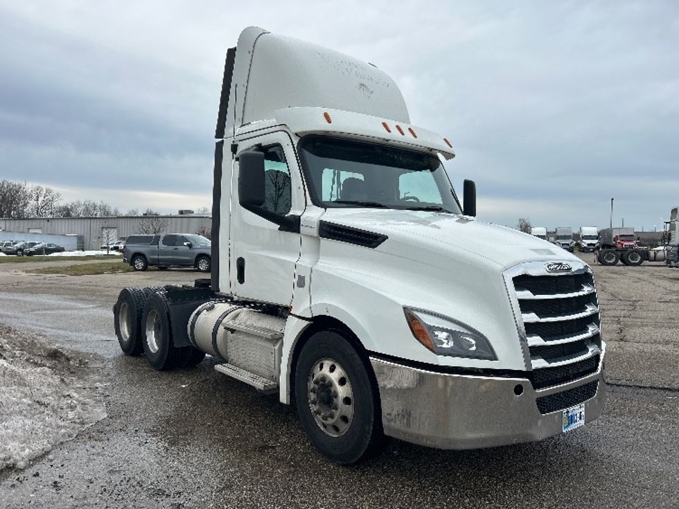 Day Cab Tractor-Heavy Duty Tractors-Freightliner-2019-T12664ST-Lansing-MI-502,793\n\t\tmiles-$ 36,750 - Image 1