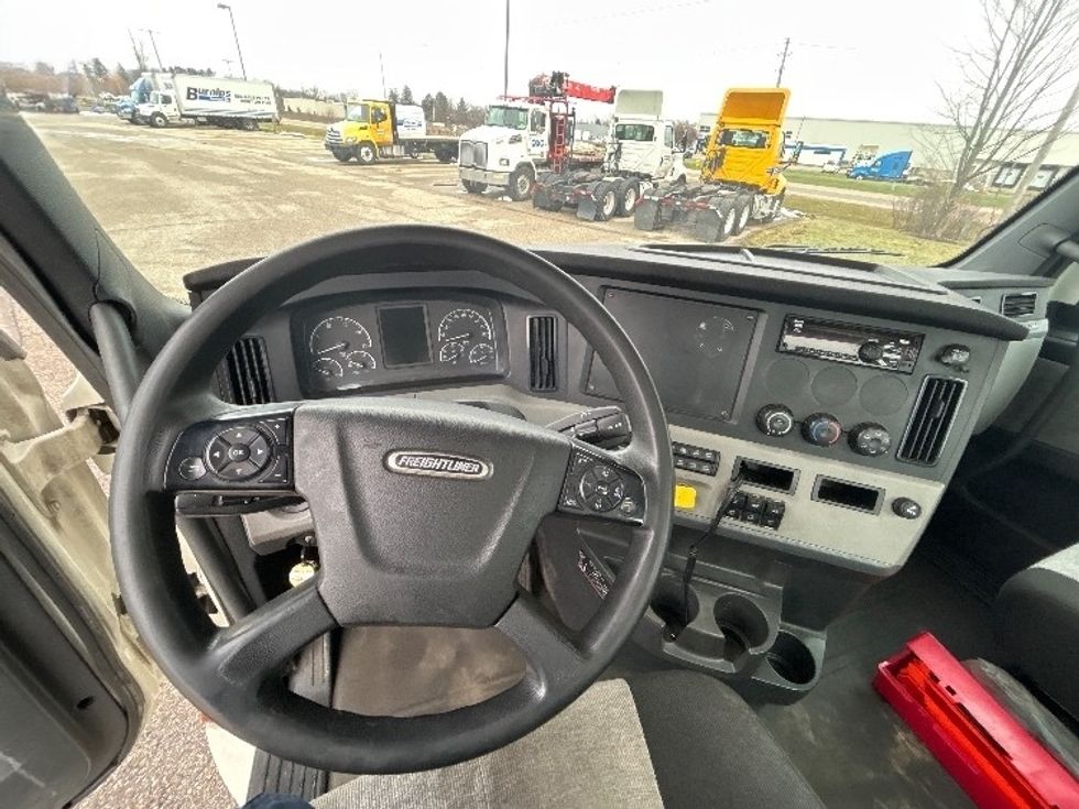 Day Cab Tractor-Heavy Duty Tractors-Freightliner-2019-T12664ST-Lansing-MI-502,793\n\t\tmiles-$ 36,750 - Image 11