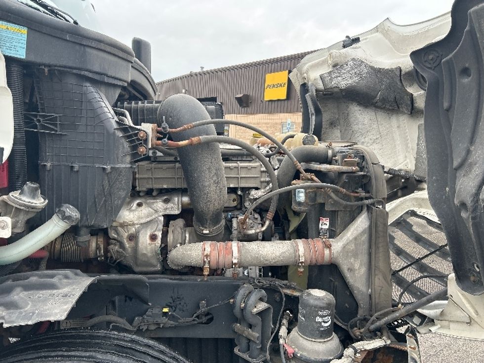 Day Cab Tractor-Heavy Duty Tractors-Freightliner-2019-T12664ST-Lansing-MI-502,793\n\t\tmiles-$ 36,750 - Image 15