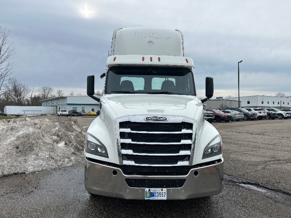 Day Cab Tractor-Heavy Duty Tractors-Freightliner-2019-T12664ST-Lansing-MI-502,793\n\t\tmiles-$ 36,750 - Image 2