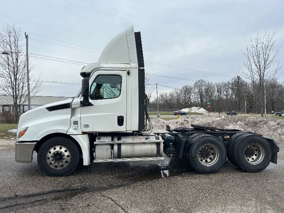 Day Cab Tractor-Heavy Duty Tractors-Freightliner-2019-T12664ST-Lansing-MI-502,793\n\t\tmiles-$ 36,750 - Image 4
