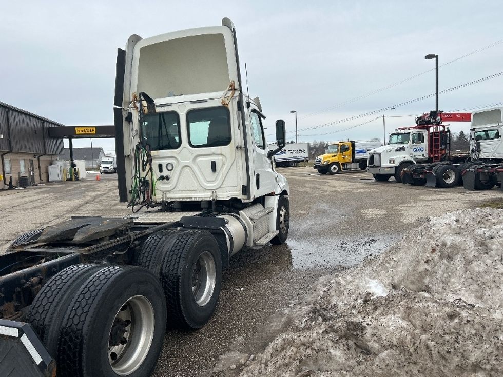 Day Cab Tractor-Heavy Duty Tractors-Freightliner-2019-T12664ST-Lansing-MI-502,793\n\t\tmiles-$ 36,750 - Image 7