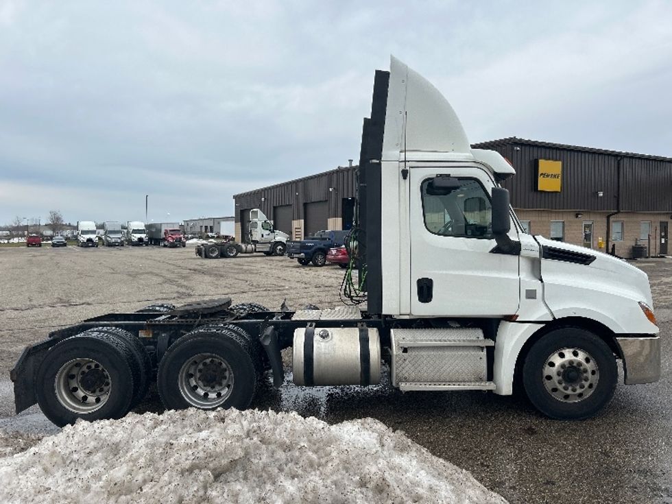 Day Cab Tractor-Heavy Duty Tractors-Freightliner-2019-T12664ST-Lansing-MI-502,793\n\t\tmiles-$ 36,750 - Image 8