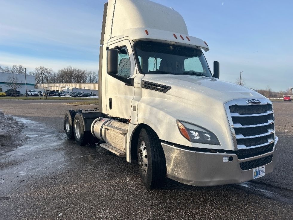 Day Cab Tractor-Heavy Duty Tractors-Freightliner-2019-T12664ST-Lansing-MI-545,775\n\t\tmiles-$ 34,750 - Image 1