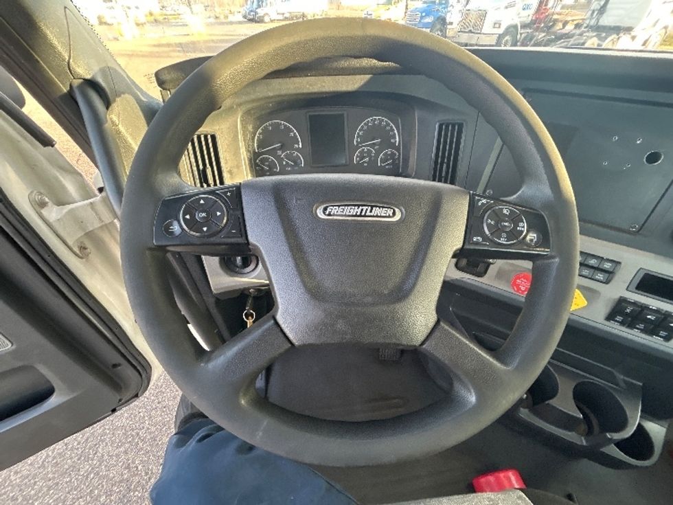 Day Cab Tractor-Heavy Duty Tractors-Freightliner-2019-T12664ST-Lansing-MI-545,775\n\t\tmiles-$ 34,750 - Image 11