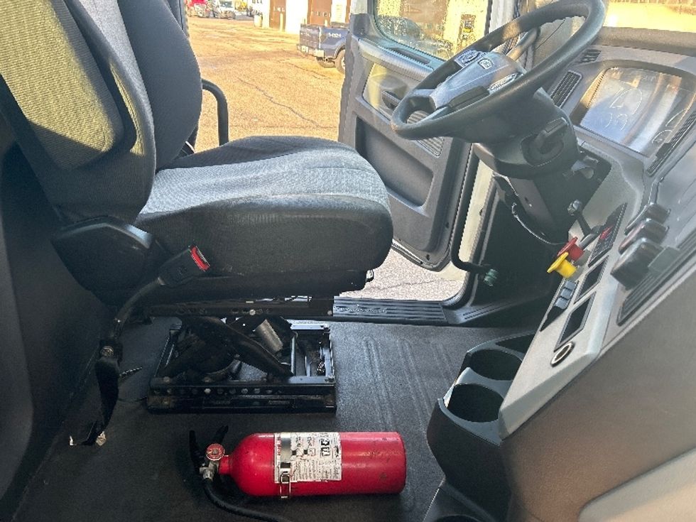 Day Cab Tractor-Heavy Duty Tractors-Freightliner-2019-T12664ST-Lansing-MI-545,775\n\t\tmiles-$ 34,750 - Image 14