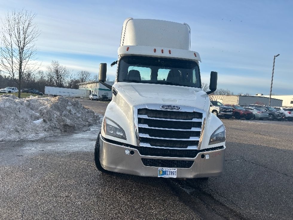 Day Cab Tractor-Heavy Duty Tractors-Freightliner-2019-T12664ST-Lansing-MI-545,775\n\t\tmiles-$ 34,750 - Image 2