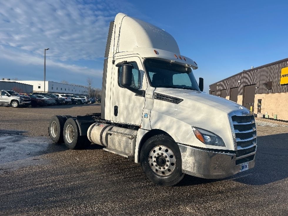 Day Cab Tractor-Heavy Duty Tractors-Freightliner-2019-T12664ST-Lansing-MI-591,602\n\t\tmiles-$ 30,750 - Image 1