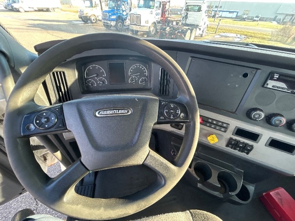 Day Cab Tractor-Heavy Duty Tractors-Freightliner-2019-T12664ST-Lansing-MI-591,602\n\t\tmiles-$ 30,750 - Image 11