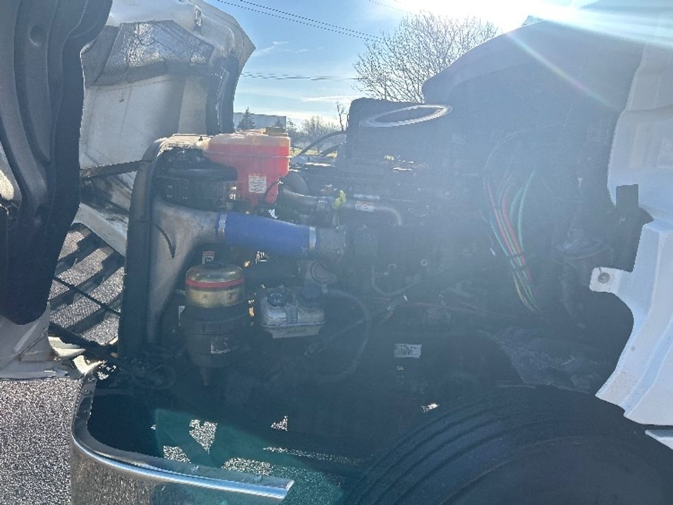 Day Cab Tractor-Heavy Duty Tractors-Freightliner-2019-T12664ST-Lansing-MI-591,602\n\t\tmiles-$ 30,750 - Image 16