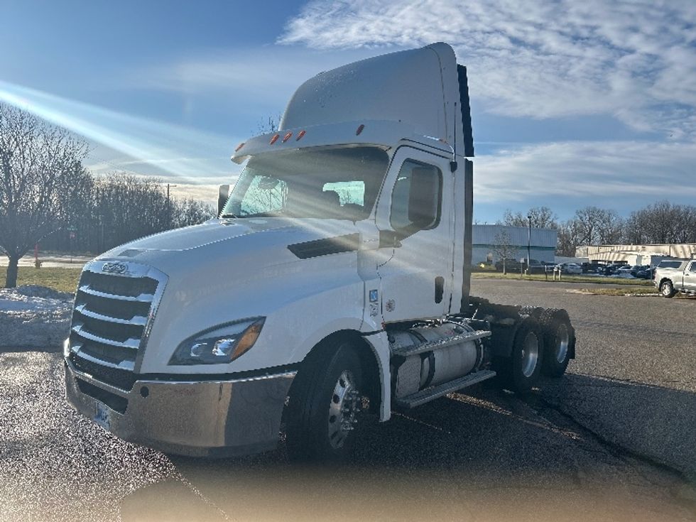Day Cab Tractor-Heavy Duty Tractors-Freightliner-2019-T12664ST-Lansing-MI-591,602\n\t\tmiles-$ 30,750 - Image 3