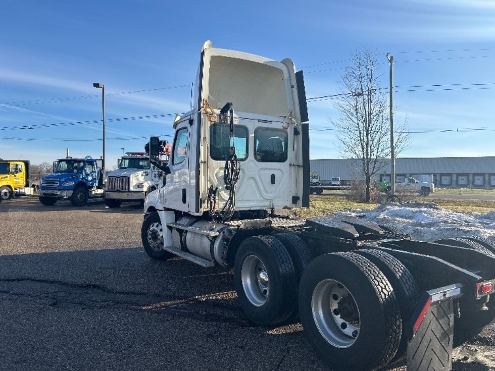 Day Cab Tractor-Heavy Duty Tractors-Freightliner-2019-T12664ST-Lansing-MI-591,602\n\t\tmiles-$ 30,750 - Image 5