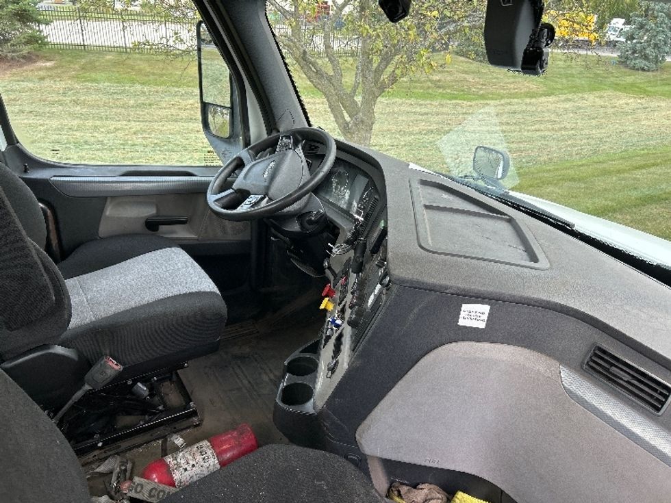 Day Cab Tractor-Heavy Duty Tractors-Freightliner-2019-T12664ST-Lansing-MI-610,612\n\t\tmiles-$ 29,500 - Image 14