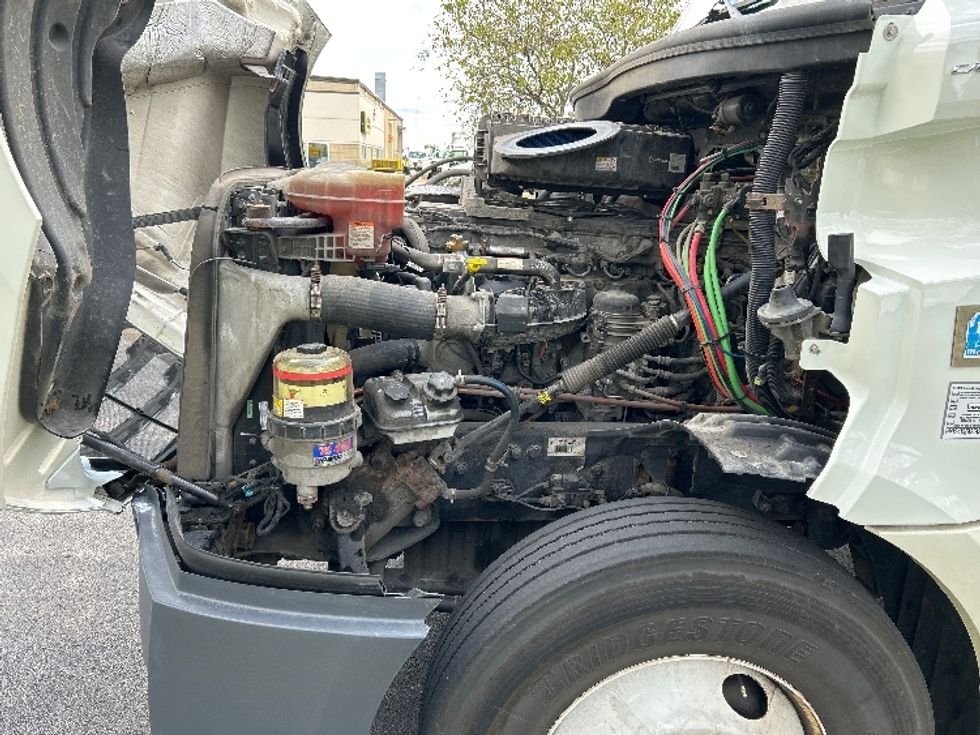 Day Cab Tractor-Heavy Duty Tractors-Freightliner-2019-T12664ST-Lansing-MI-610,612\n\t\tmiles-$ 29,500 - Image 16