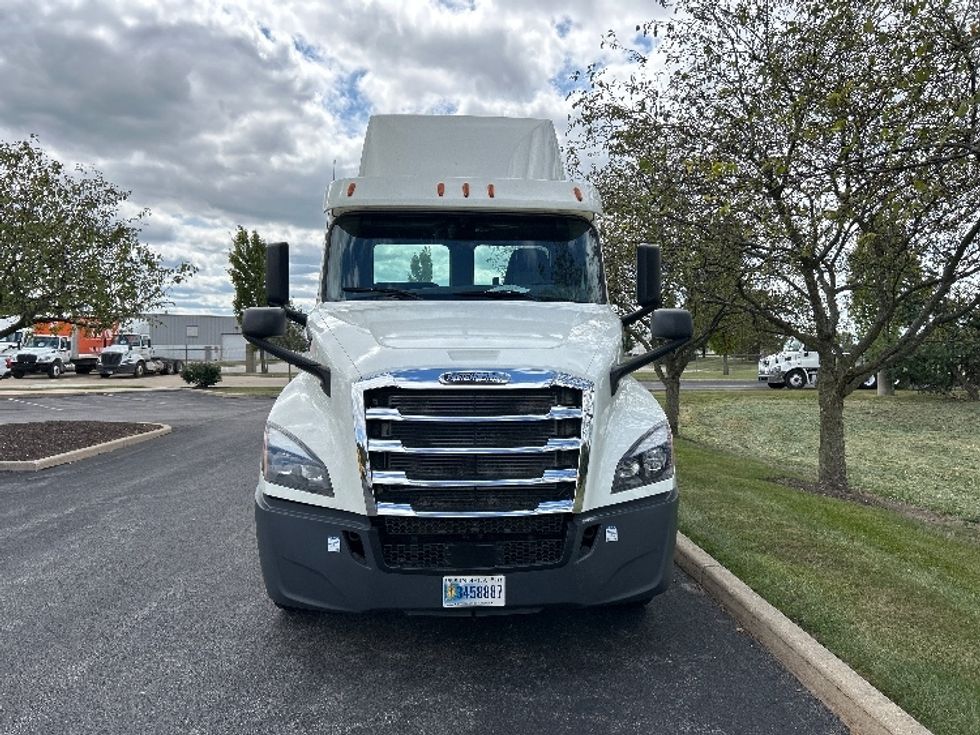Day Cab Tractor-Heavy Duty Tractors-Freightliner-2019-T12664ST-Lansing-MI-610,612\n\t\tmiles-$ 29,500 - Image 2
