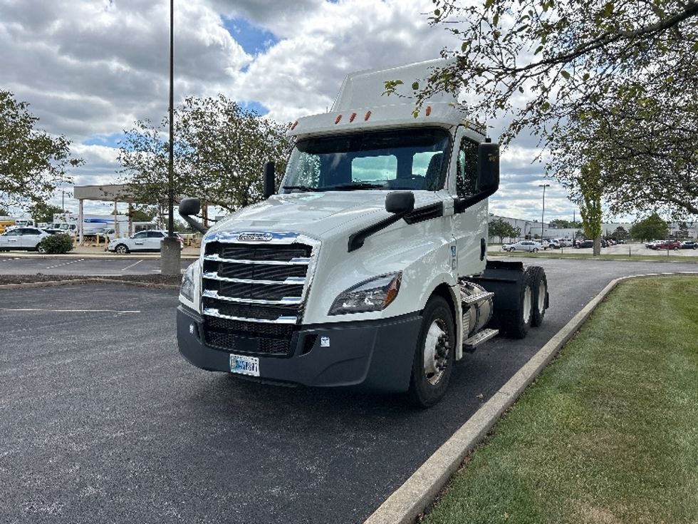 Day Cab Tractor-Heavy Duty Tractors-Freightliner-2019-T12664ST-Lansing-MI-610,612\n\t\tmiles-$ 29,500 - Image 3