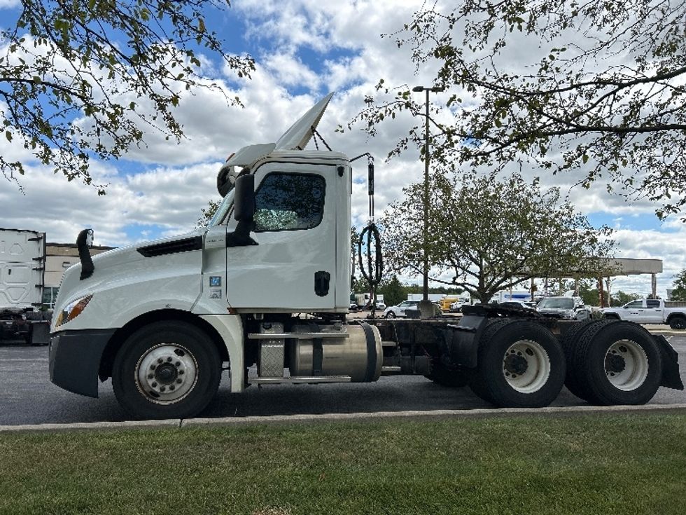 Day Cab Tractor-Heavy Duty Tractors-Freightliner-2019-T12664ST-Lansing-MI-610,612\n\t\tmiles-$ 29,500 - Image 4