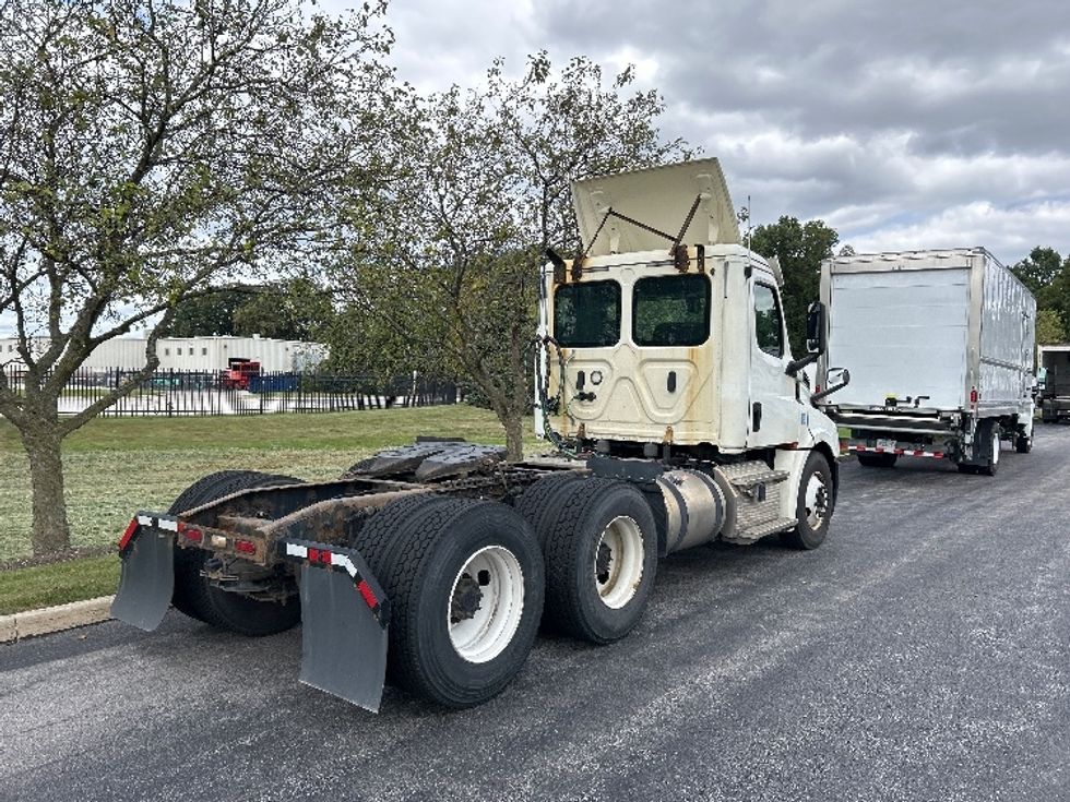 Day Cab Tractor-Heavy Duty Tractors-Freightliner-2019-T12664ST-Lansing-MI-610,612\n\t\tmiles-$ 29,500 - Image 7