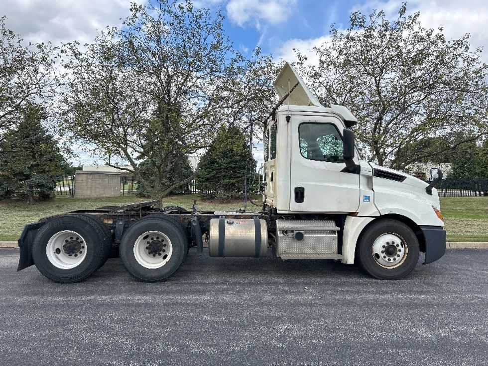 Day Cab Tractor-Heavy Duty Tractors-Freightliner-2019-T12664ST-Lansing-MI-610,612\n\t\tmiles-$ 29,500 - Image 8