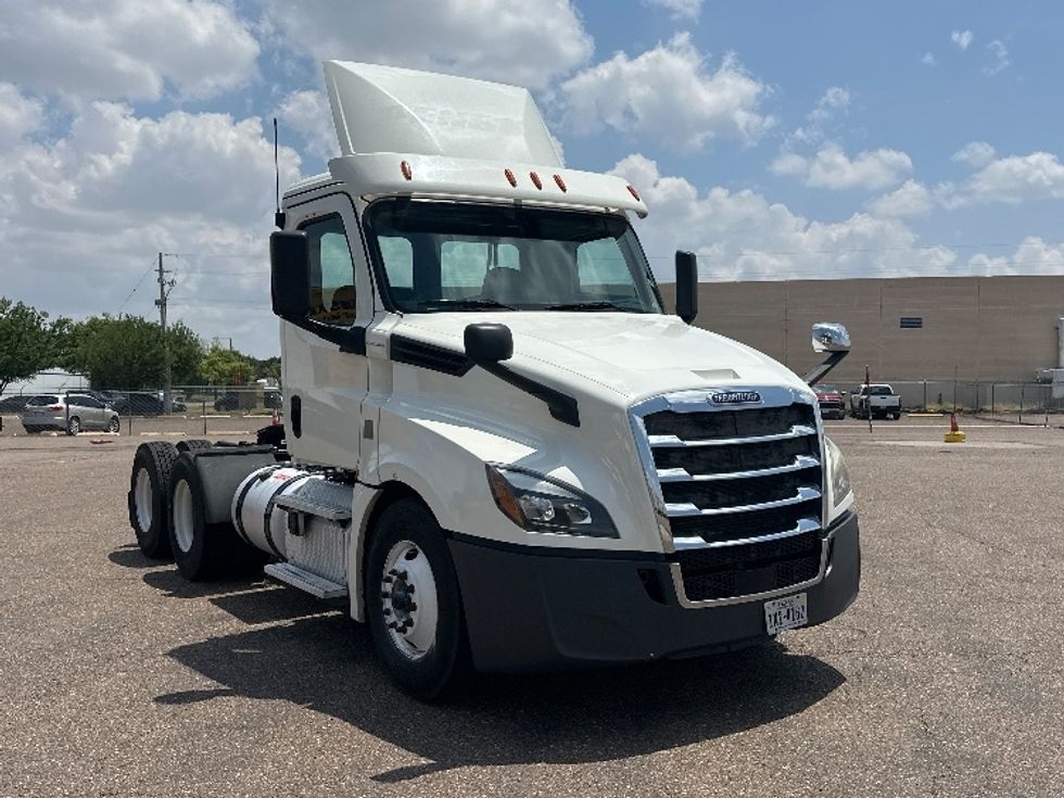 Day Cab Tractor-Heavy Duty Tractors-Freightliner-2019-T12664ST-Laredo-TX-502,692\n\t\tmiles-$ 43,000 - Image 1