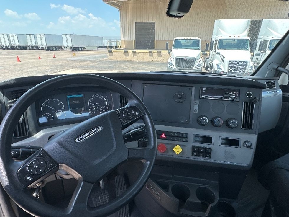 Day Cab Tractor-Heavy Duty Tractors-Freightliner-2019-T12664ST-Laredo-TX-502,692\n\t\tmiles-$ 43,000 - Image 11
