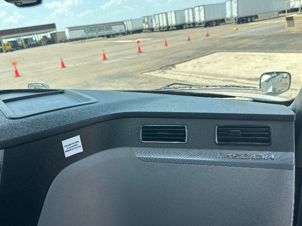 Day Cab Tractor-Heavy Duty Tractors-Freightliner-2019-T12664ST-Laredo-TX-502,692\n\t\tmiles-$ 43,000 - Image 13