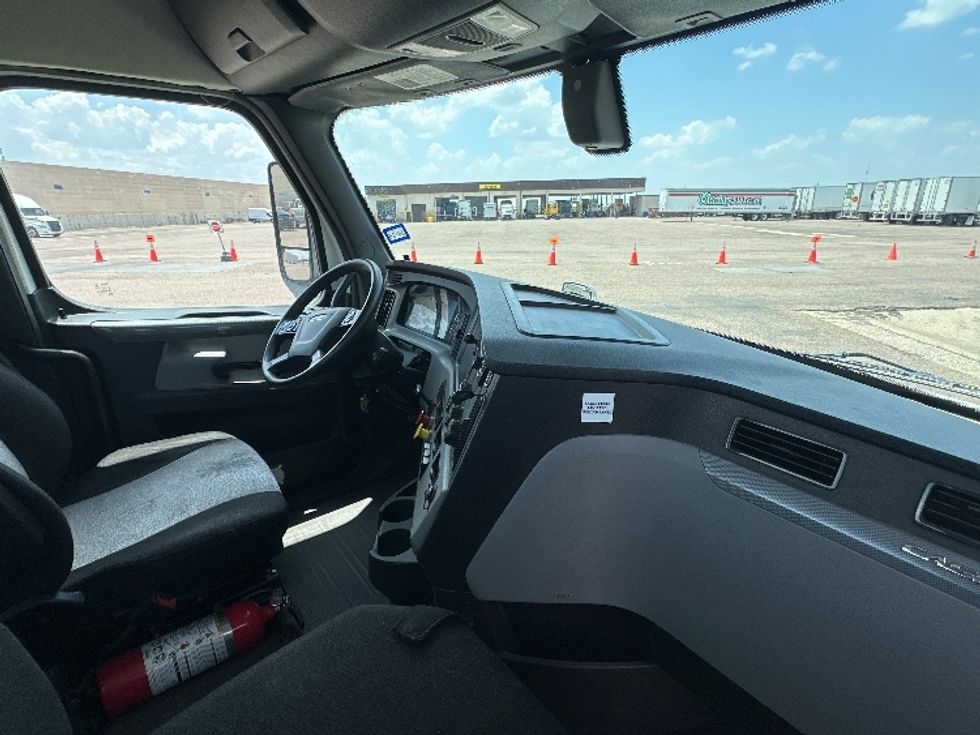 Day Cab Tractor-Heavy Duty Tractors-Freightliner-2019-T12664ST-Laredo-TX-502,692\n\t\tmiles-$ 43,000 - Image 14