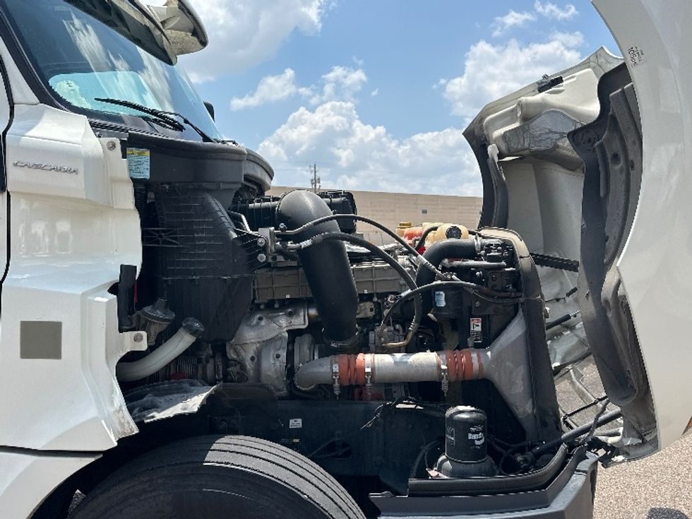 Day Cab Tractor-Heavy Duty Tractors-Freightliner-2019-T12664ST-Laredo-TX-502,692\n\t\tmiles-$ 43,000 - Image 15