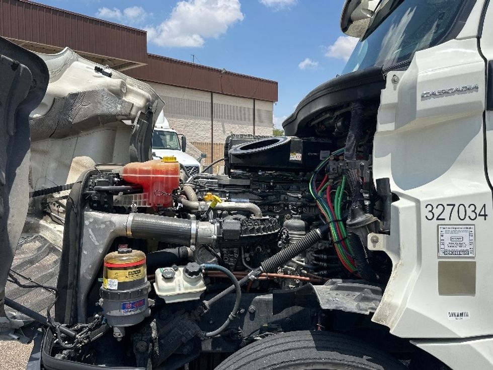 Day Cab Tractor-Heavy Duty Tractors-Freightliner-2019-T12664ST-Laredo-TX-502,692\n\t\tmiles-$ 43,000 - Image 16