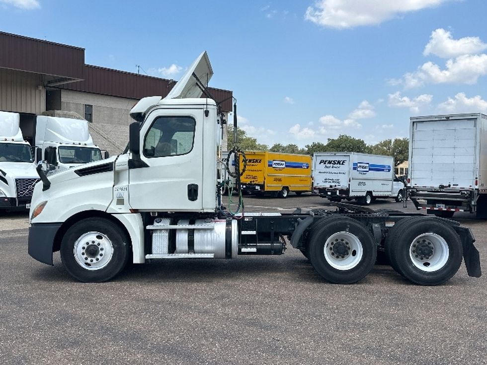 Day Cab Tractor-Heavy Duty Tractors-Freightliner-2019-T12664ST-Laredo-TX-502,692\n\t\tmiles-$ 43,000 - Image 4