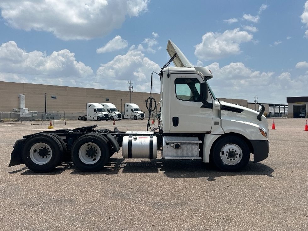 Day Cab Tractor-Heavy Duty Tractors-Freightliner-2019-T12664ST-Laredo-TX-502,692\n\t\tmiles-$ 43,000 - Image 8