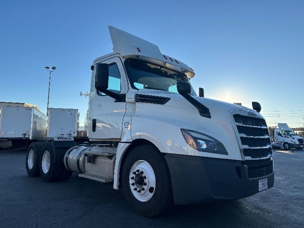 Day Cab Tractor-Heavy Duty Tractors-Freightliner-2019-T12664ST-Las Vegas-NV-151,795\n\t\tmiles-$ 61,750 - Image 1
