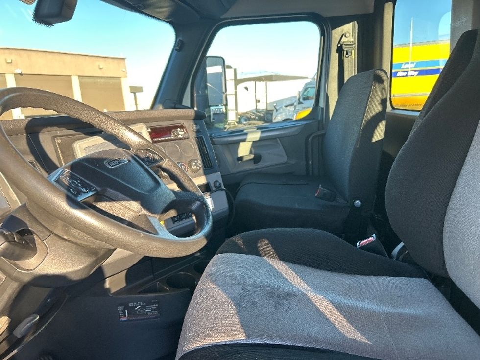 Day Cab Tractor-Heavy Duty Tractors-Freightliner-2019-T12664ST-Las Vegas-NV-151,795\n\t\tmiles-$ 61,750 - Image 10