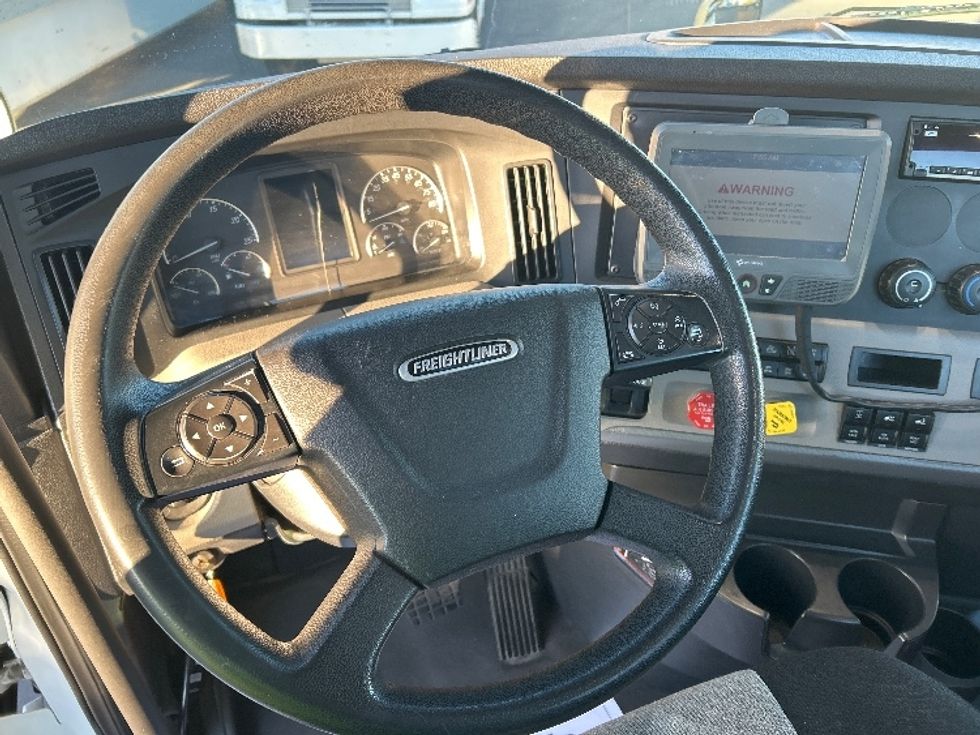 Day Cab Tractor-Heavy Duty Tractors-Freightliner-2019-T12664ST-Las Vegas-NV-151,795\n\t\tmiles-$ 61,750 - Image 11