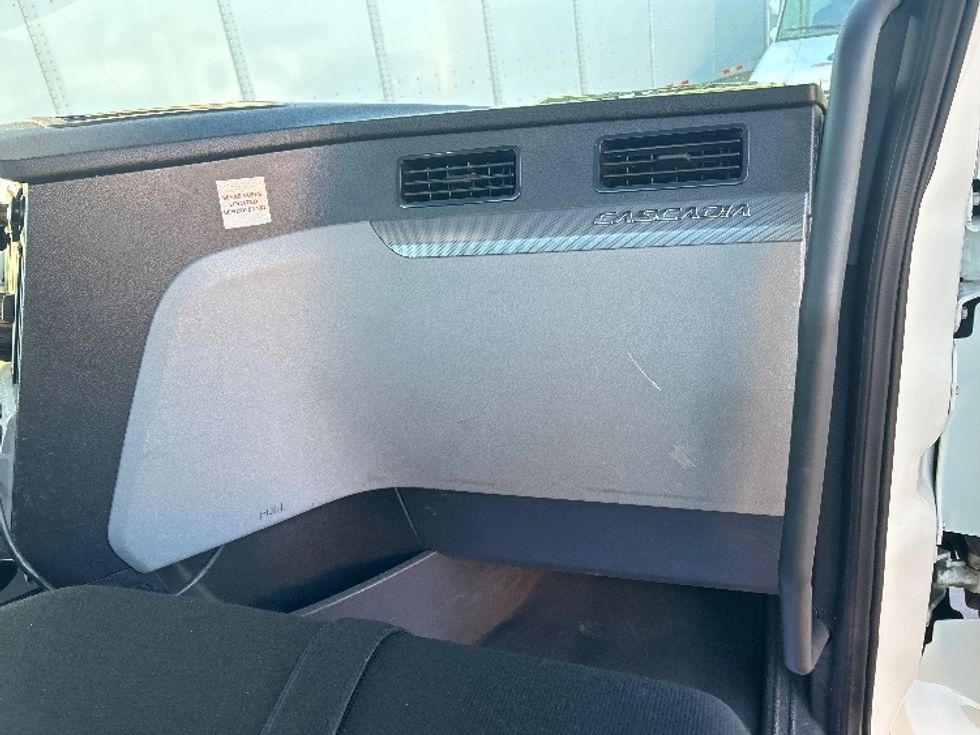 Day Cab Tractor-Heavy Duty Tractors-Freightliner-2019-T12664ST-Las Vegas-NV-151,795\n\t\tmiles-$ 61,750 - Image 13