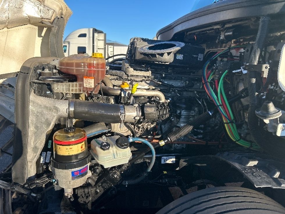 Day Cab Tractor-Heavy Duty Tractors-Freightliner-2019-T12664ST-Las Vegas-NV-151,795\n\t\tmiles-$ 61,750 - Image 16