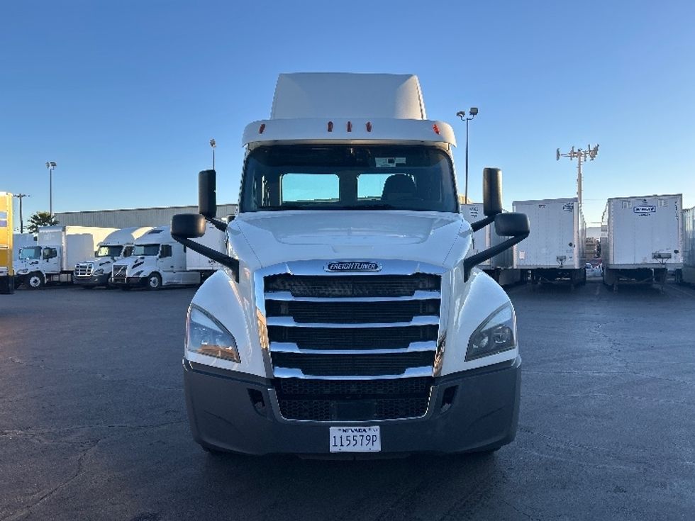 Day Cab Tractor-Heavy Duty Tractors-Freightliner-2019-T12664ST-Las Vegas-NV-151,795\n\t\tmiles-$ 61,750 - Image 2
