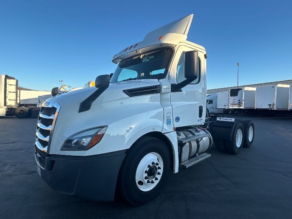 Day Cab Tractor-Heavy Duty Tractors-Freightliner-2019-T12664ST-Las Vegas-NV-151,795\n\t\tmiles-$ 61,750 - Image 3